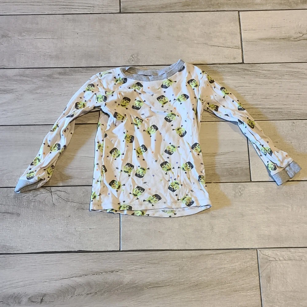 🦔 Burts Bees Frankenstein pajama top🧁